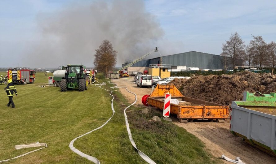 Brennende Lagerhalle